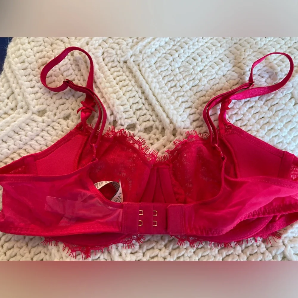 5 Victoria’s Secret bras - Picture 3 of 16